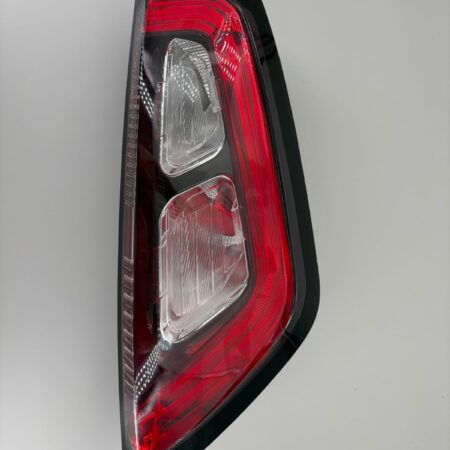 Fanale Posteriore Destro FIAT Grande Punto 2012+ – Modello Evo Bordo Interno Nero A Led Attacco A Viti – DANNEGGIATO