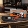 Caricabatterie Osram 405 Essential per auto e moto sul banco officina
