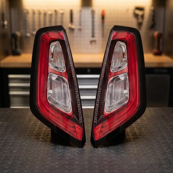 Coppia Fanali Posteriori Destro + Sinistro FIAT Grande Punto Evo Bordo Interno Rosso A Led sul banco officina