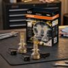 Coppia lampadine LED H7 OSRAM LEDriving ALLSEASON – doppia luce bianca e gialla 3000K/6000K sul banco officina