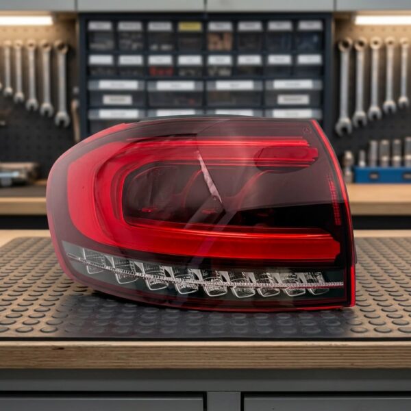 Fanale Posteriore Destro Esterno Mercedes Classe B W247 dal 2019 - LED Originale Mercedes Benz sul banco officina
