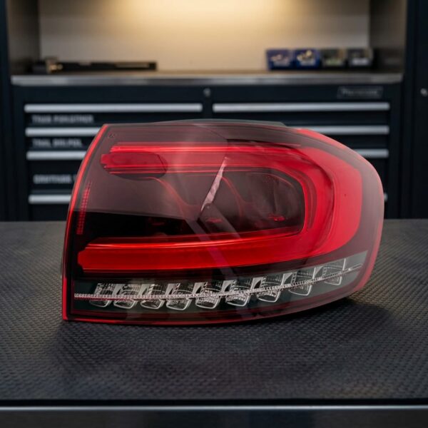 Fanale Posteriore Destro Esterno Mercedes Classe B W247 dal 2019 - LED Originale Mercedes Benz sul banco officina