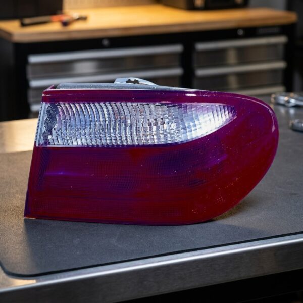 Fanale stop posteriore destro esterno mercedes classe e w210 99>02 chiaro rosso sul banco officina