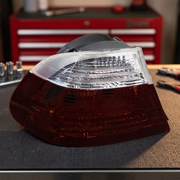 Fanale stop posteriore sinistro per Bmw Serie 3 E46 Coupe' 98>3/03 Chiaro-rosso sul banco officina