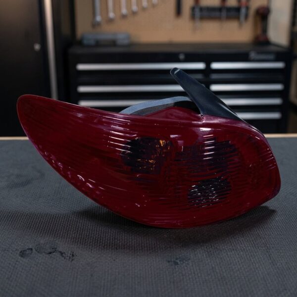 Fanale stop posteriore sinistro per Peugeot 206 6/03>09 sul banco officina
