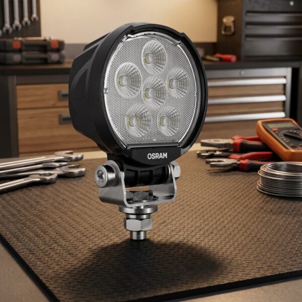 Faretto LED 20W 2000 Lumen WL VX100-WD – Universale 12V/24V per auto e mezzi agricoli sul banco officina