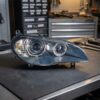 Faro Anteriore Destro BMW X5 E70 2006-2009 – Xenon Tecnologia Celis C/Motore Parabola Nera sul banco officina