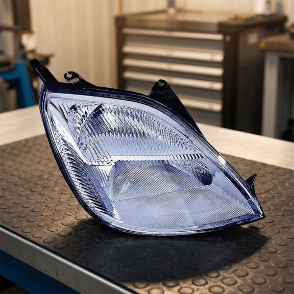 Faro Anteriore Destro Ford Fiesta 2002-2005 sul banco officina