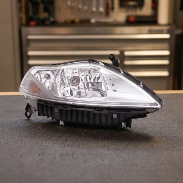 Faro Anteriore Destro Lancia Y 2011-2020 sul banco officina