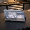 Faro Anteriore Destro Mercedes 190 E sul banco officina