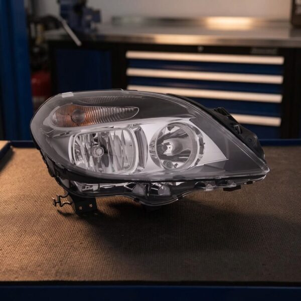 Faro Anteriore Destro Mercedes Classe B W246 2011-2013 sul banco officina