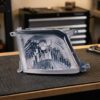 Faro Anteriore Destro Toyota Land Cruiser 2000-2001 sul banco officina
