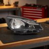 Faro Anteriore Destro Toyota Yaris 2017-2019 sul banco officina
