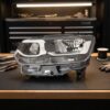 Faro Anteriore Sinistro Citroen Berlingo 2018+ – Superiore C/Motore sul banco officina