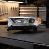 Faro Anteriore Sinistro Ford Kuga 2016+ – (H7-H1) C/Motore C/Luce Diurna A Led sul banco officina