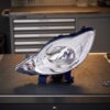 Faro Anteriore Sinistro Peugeot 107 sul banco officina