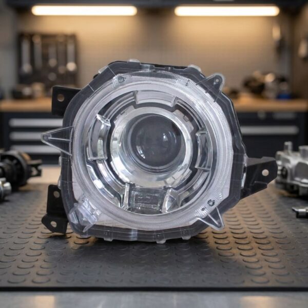 Faro Anteriore Sinistro Suzuki Jimny 2018+ sul banco officina