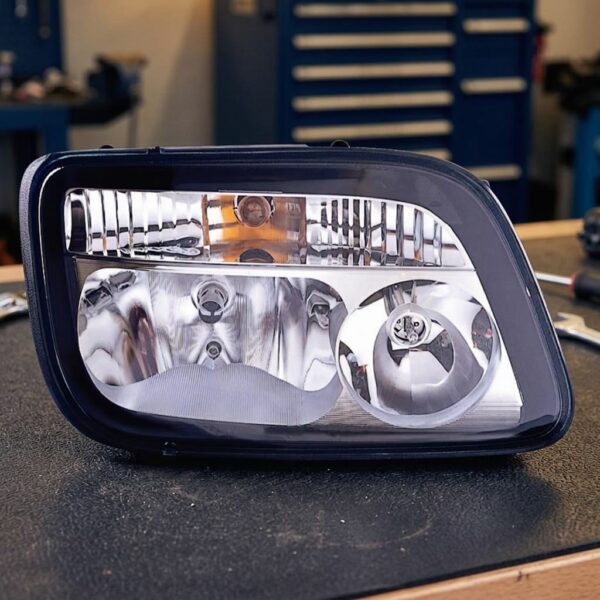 Faro fanale proiettore destro per Mercedes Actros 04> sul banco officina