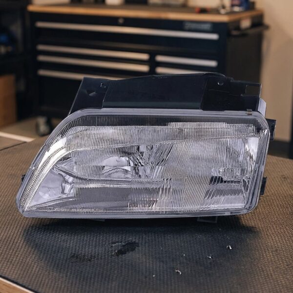 Faro fanale proiettore sinistro per Citroen Xantia 1/98> sul banco officina