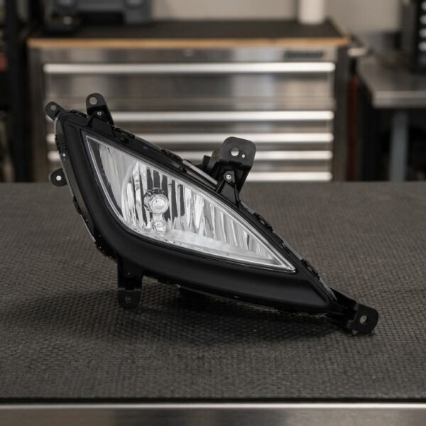 Fendinebbia Destro Hyundai I-20 2012-2014 sul banco officina
