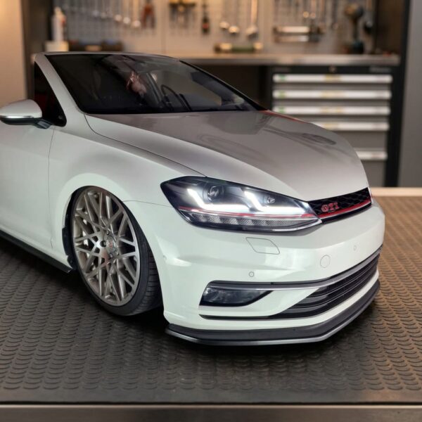 Full LED headlights VW Golf 7.5 Restyling OSRAM LEDriving GTI sul banco officina