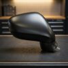 Specchietto Retrovisore Destro Universale – Elettrico, Riscaldato, Ripiegabile, Luce Cortesia, Nero sul banco officina